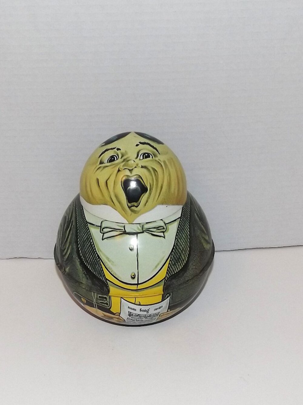1979 Bristol Ware Roly Poly Brownie Tobacco Tin “Singer” Replica of 1912 Contain